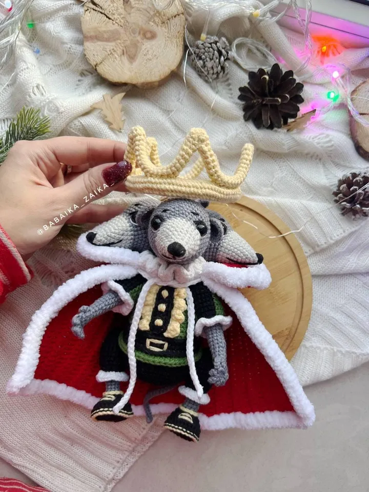 PDF Crochet Pattern Mouse King, Amigurumi Mouse, Christmas ornaments, Christmas Decor, Amigurumi Christmas, Rat Pattern