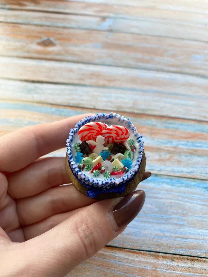 Miniature Christmas Cake for Doll with polymer clay