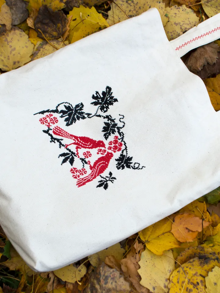 Tote Bag Birds and Berries — Hand Embroidered in Traditional Style
