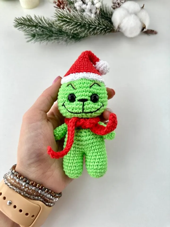 Christmas Crochet pattern green villian, Cindy, dog Max - Amigurumi patterns christmas thief - Pdf English tutorial - New year ornaments