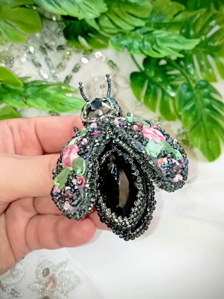 Handmade crystal beetle brooch for women, bug brooch pin, gift for her, insect jewelry, beetles jewelry, gift for mom