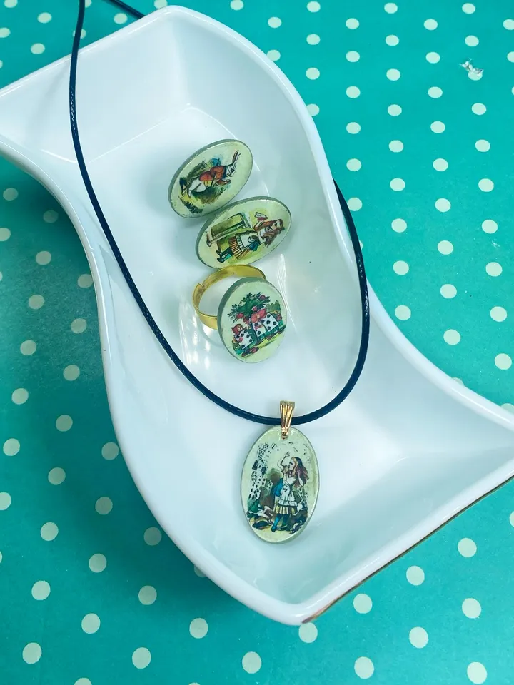 Handmade jewelry set.