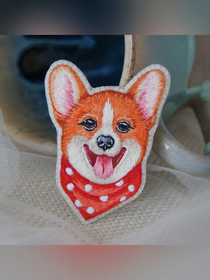Corgi dog brooch.
Brooch-pin, artistic satin stitch.