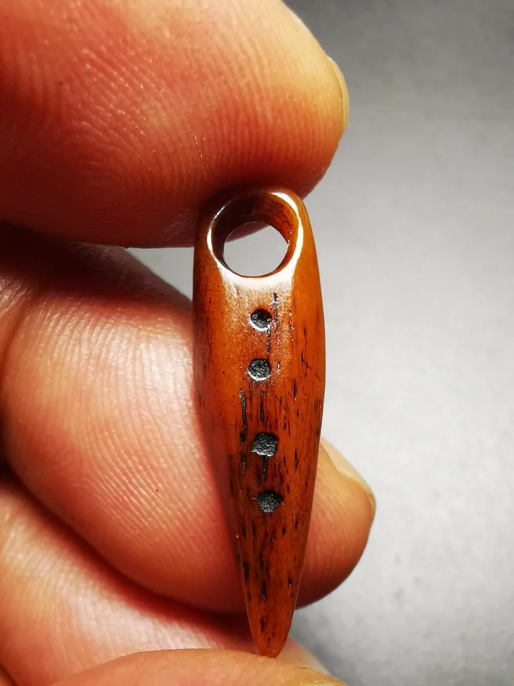 Gandhanra Tibetan Bone Carved Amulet Kila(Dorje Phurba), Hand-Carved Bead Counter Click Pendant for Mala,Prayer Beads