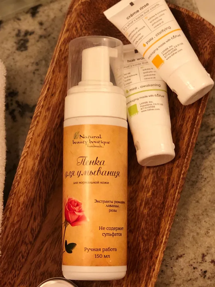 Gentle Foaming Face Wash for Normal Skin with Floral Extracts