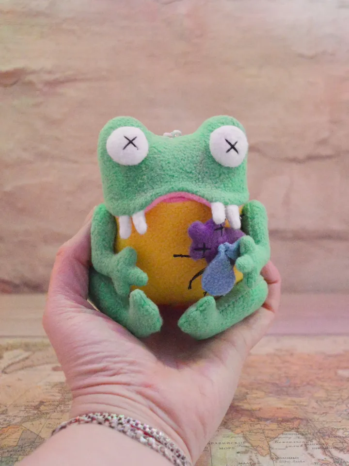 Fleece Frog Plush Pattern β PDF Softie with Insect Friend