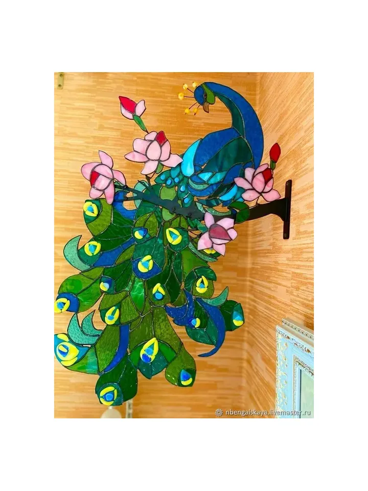 Peacock (Tiffany Stained Glass Art), Stained Glass Peacock – Tiffany Style Art, Elegant Tiffany Glass Peacock Wall Decor, Handcrafted Peacock in Stained Glass, Artistic Glass Peacock with Beaded Crest, Luxurious Stained Glass Bird – Peacock Design
