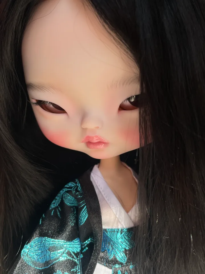 Blythe doll Asian with black hair