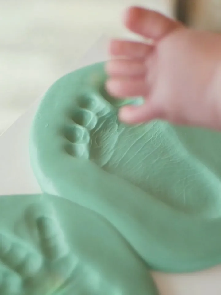 Casts of babies hands and feet. Cast hands baby. Gift for Mother s Day. Baby handprint kit.