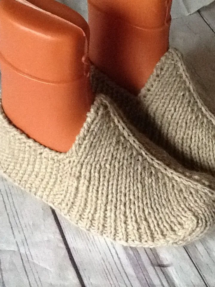 Slippers knitting pattern Printable PDF pattern Woolen home shoes