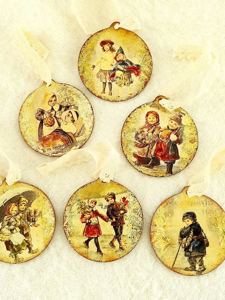 Set of 6 Christmas ornament Small wood slice ornament Handmade tree decoration