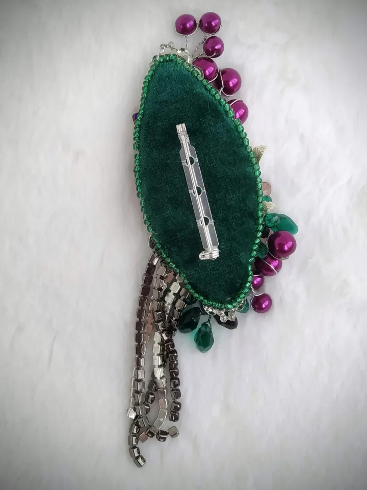 Handmade beaded women brooch purple berry, one-of-a-kind jewelry, flower brooch, leaf brooch, purple gift, handmade gift
