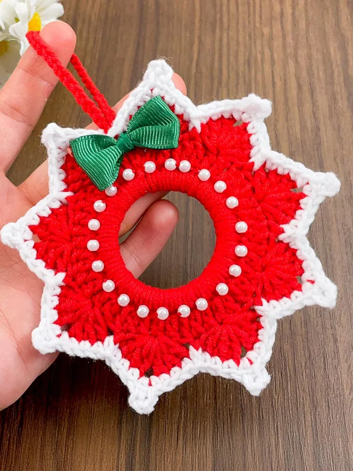 Christmas Crochet Wreath Ornament PDF Pattern – Easy DIY Holiday Decoration, Red & White Crochet Wreath with Pearls and Bow