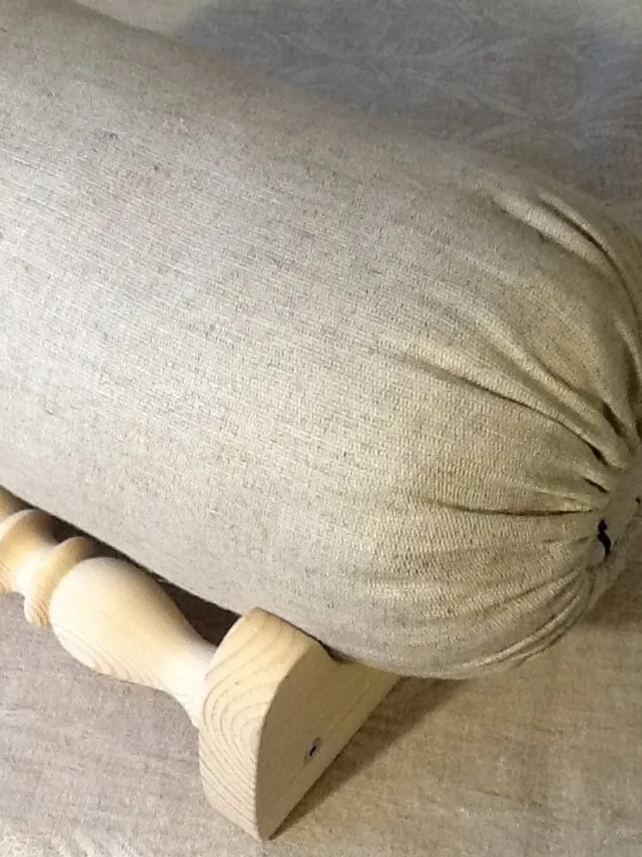 Stand and pillow for bobbin lace making