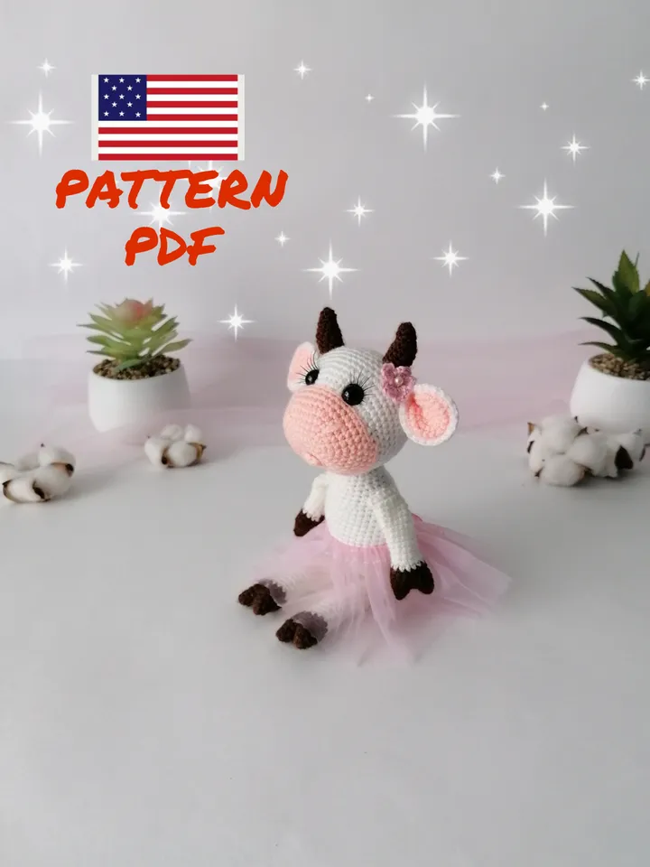 crocheted cow. present. handmade.