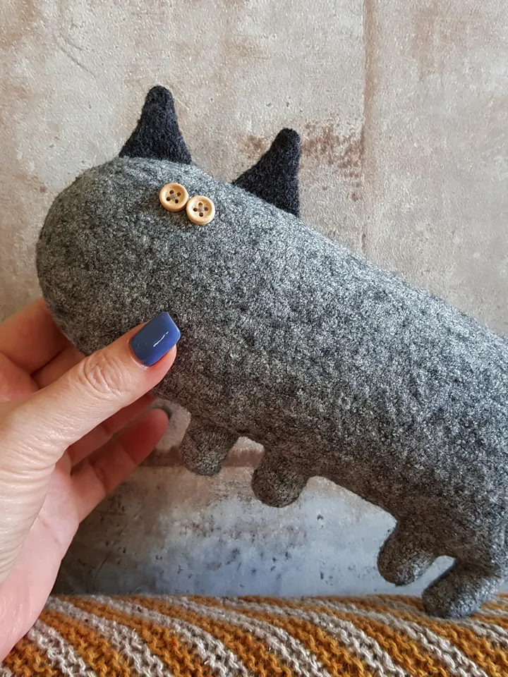 Grey cat sewing pattern PDF, digital tutorial in english, stuffed animal sewing diy