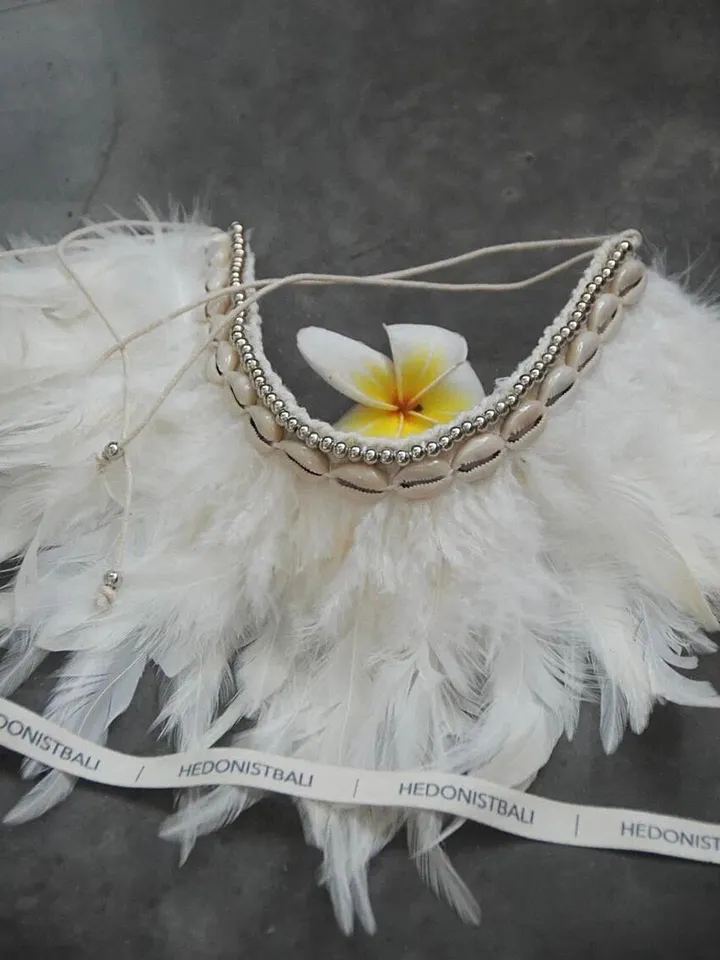 Bohemian feather and shell macrame chocker | Handmade boho necklace | Coachella jewelery | Cowrie shell chocker | Bohoshic boho hippie style