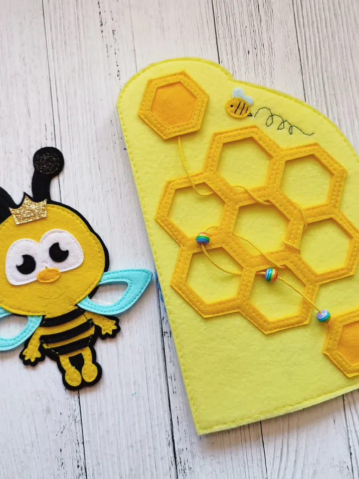 Bee Felt dollhouse quiet book Pattern pdf, Felt book pattern, Baby Soft book template, Activity book sewing ideas for girl 2, 3, 4 year old