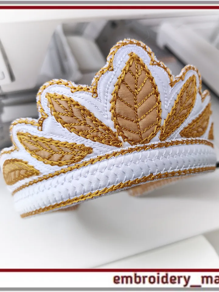 In the hoop embroidery design Kokoshnik or Tiara with quilting and leaf appliqué