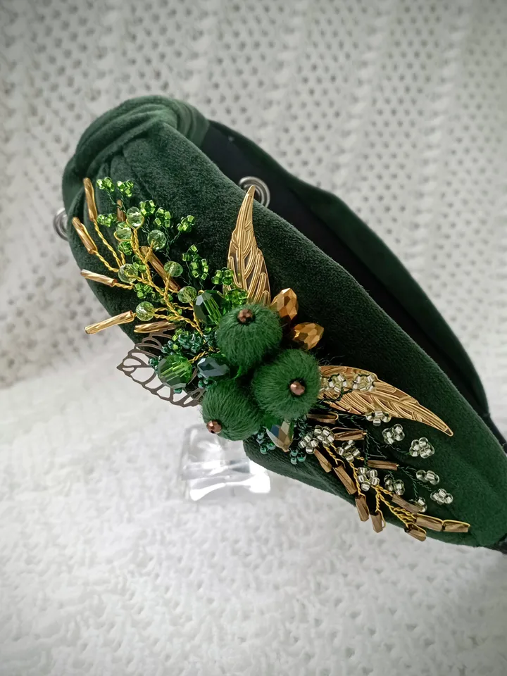 Green tie headband for woman, emerald beaded crystal headband for girls, velvet embroidered headband, embellished headband