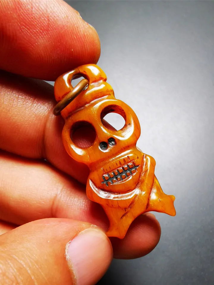 Gandhanra Tibetan Yak Bone Carved Amulet,Pirate Skull Pendant