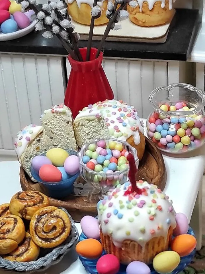 Easter, Easter decor, Easter decor for dolls, dollhouse decor, Easter Kulich, mini food, realistic miniature