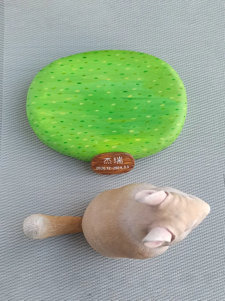 Custom memorial Chinchilla sculpture