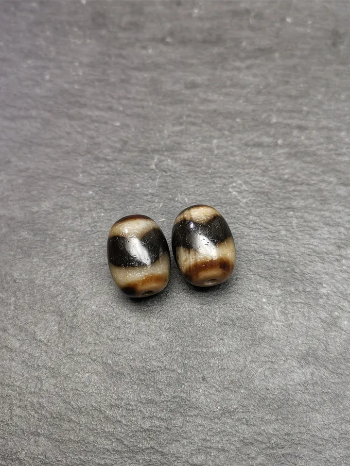 Gandhanra TibetanTiger Tooth Dzi Bead Accessories,Dzi Spacer Beads,Marker Beads for Mala Necklace,0.66" × 0.51"