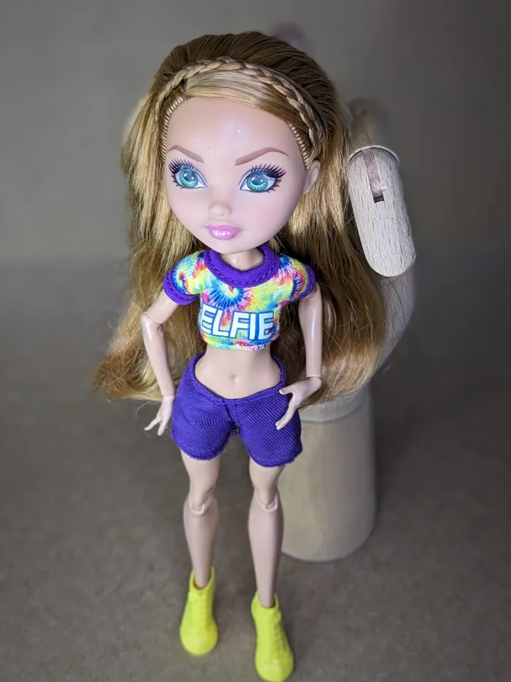Sport T-shirt & shorts set for 10.5-inch female dolls (MH, EAH)