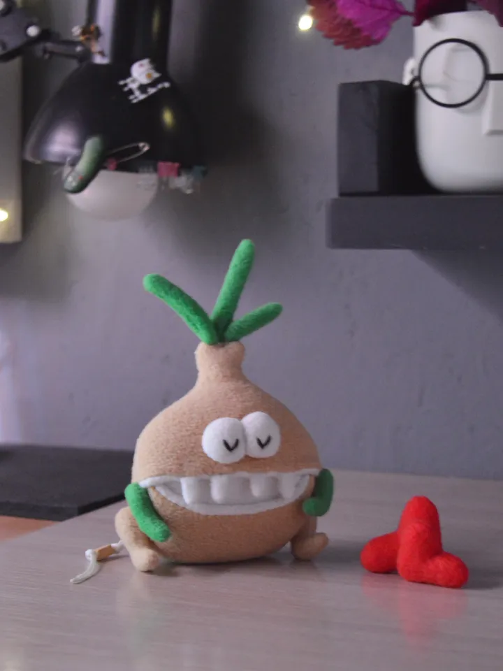 PDF Softie Pattern – Onion Plush Toy with Pocket Mouth