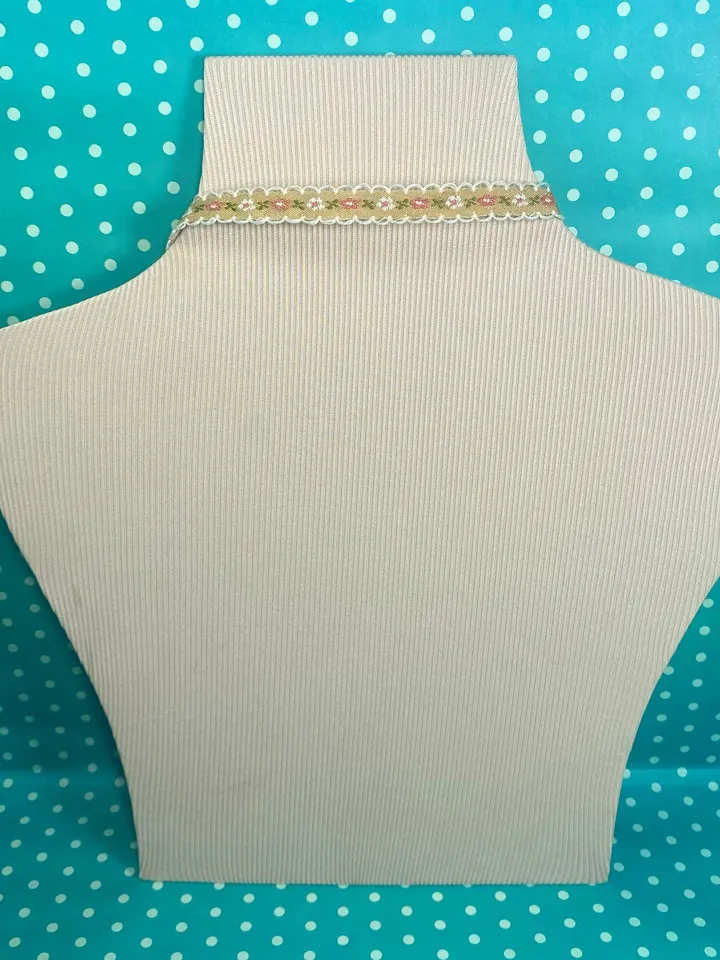 Choker around the neck. Handmade costume jewelry