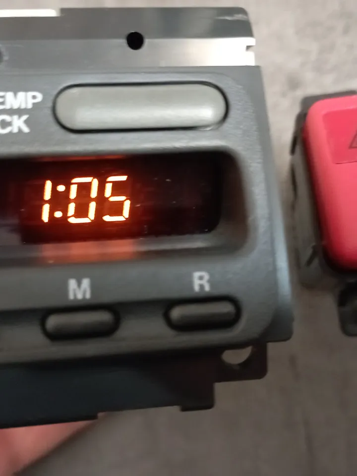 JDM 1997-2001 Honda CR-V Clock RD1 Tested Working & Red Hazard Switch