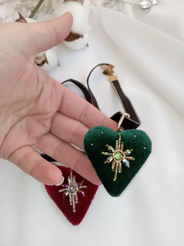 Handmade emerald heart jewelry set necklace choker and earrings, valentines day gift, heart shaped jewelry, love gift