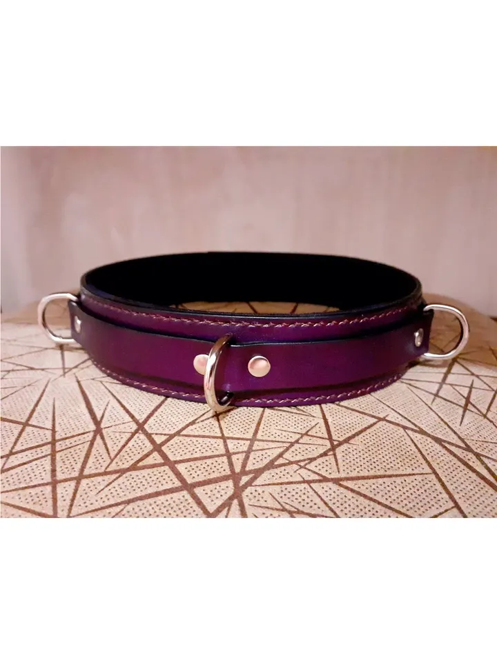 Hypoallergenic purple leather sub collar with soft suede lining