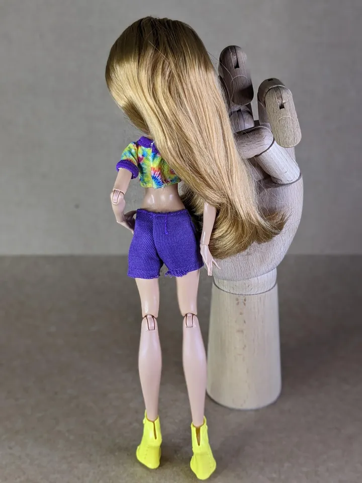 Sport T-shirt & shorts set for 10.5-inch female dolls (MH, EAH)