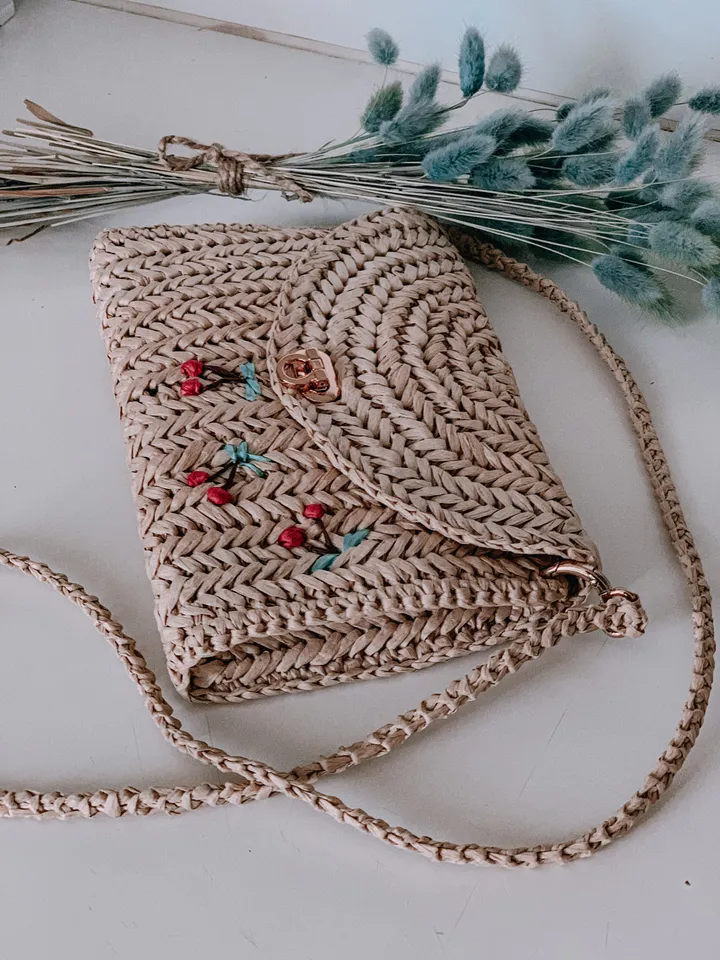 Small crossbody clutch crochet pattern PDF and video tutorial, digital instant download