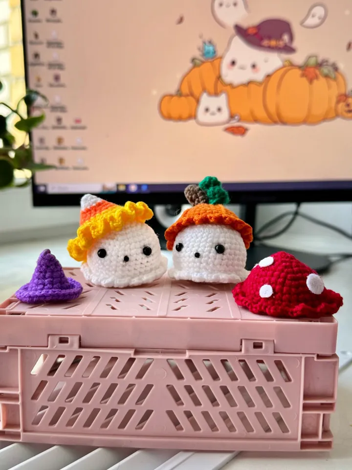 4 in 1 Crochet Pattern little ghosts in hats, LOW SEW, set hats, halloween crochet, pumpkin, no sew