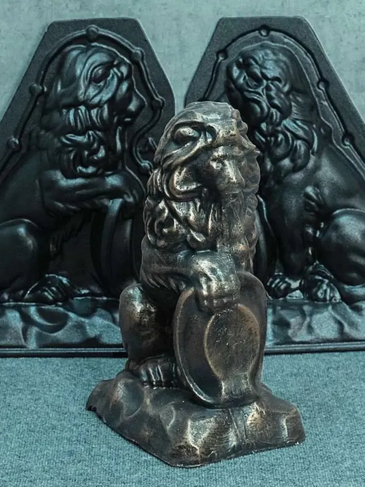Plastic mold for concrete and gypsum "Lion the left side" DIY