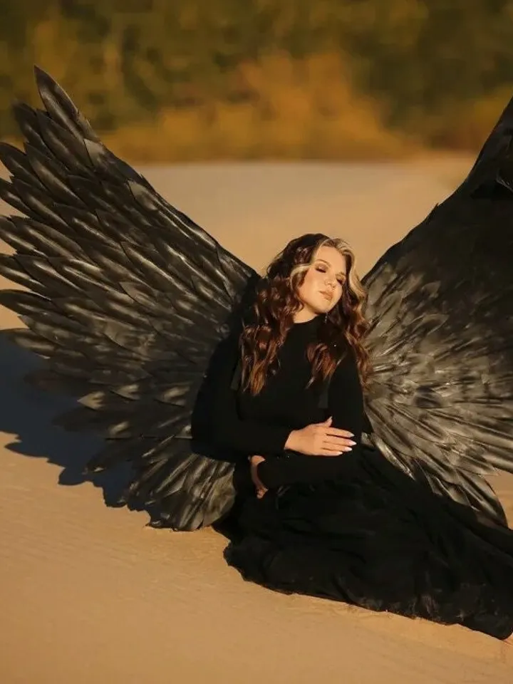 black angel wings, angel wings. wings of maleficent, maleficent cosplay, wings for halloween