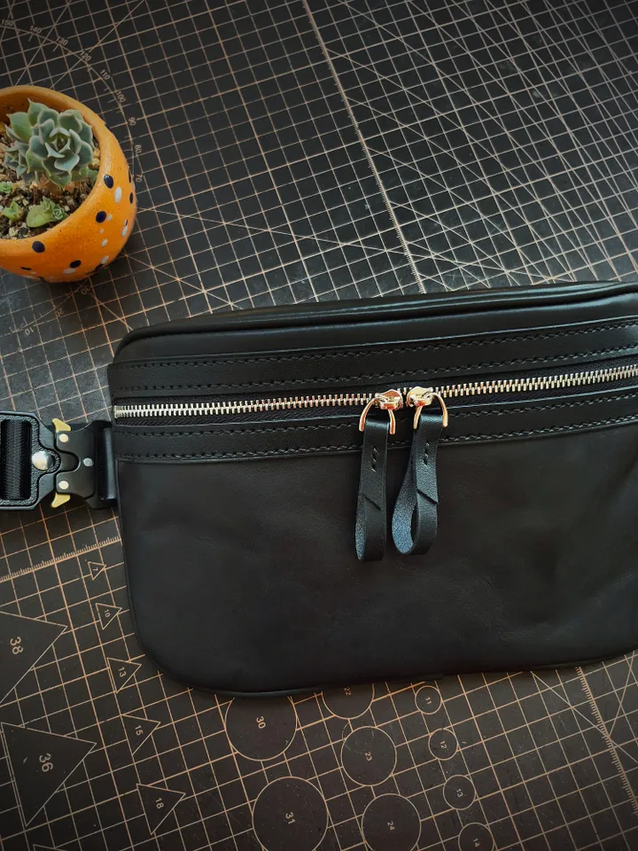 PDF pattern leather belt bag. Leather chest bag. Punch pitch 4 mm. Download PDF and Video TUTORIAL.