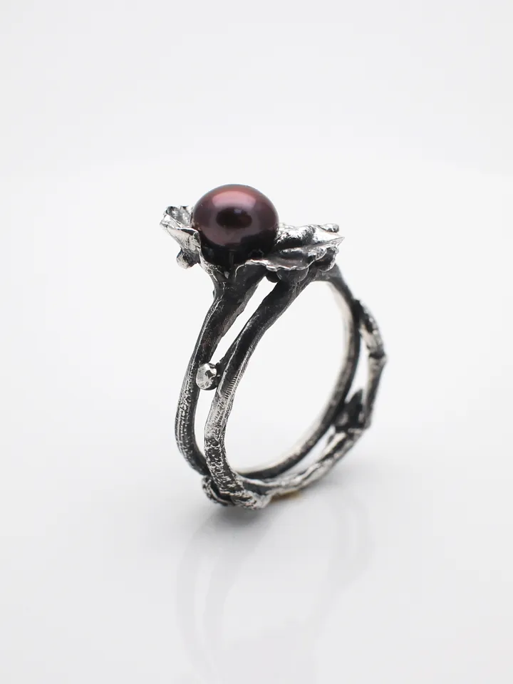 Nature-Inspired Silver Ring with Black Pearl