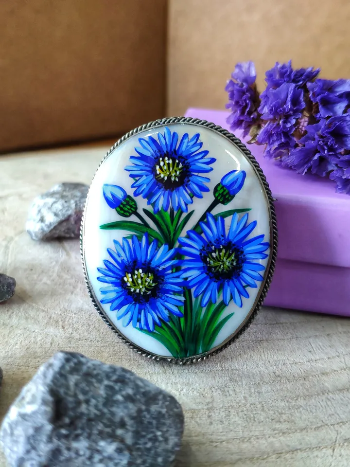 Brooches for women: Bright blue cornflowers on handmade lacquer brooch • pin for blue summer dress • hand painted blossom • trendy jewelry