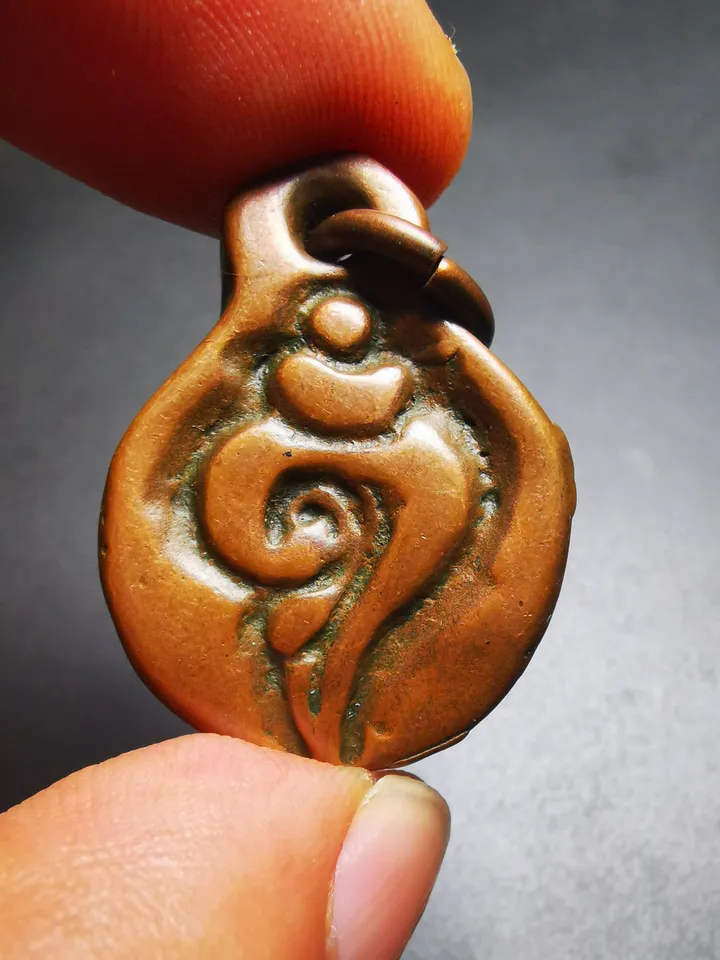 Gandhanra Handmade Shankha,Divine Conch Badge,Tibetan Buddhist Amulet Pendant