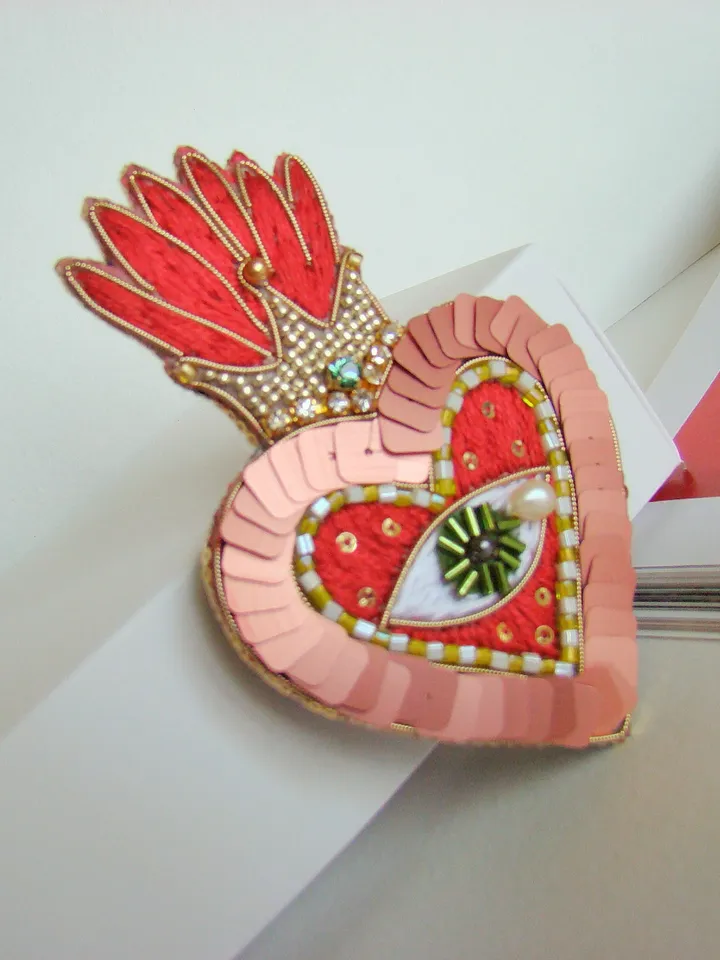 Heart eye brooch, embroidered brooch, beaded heart brooch