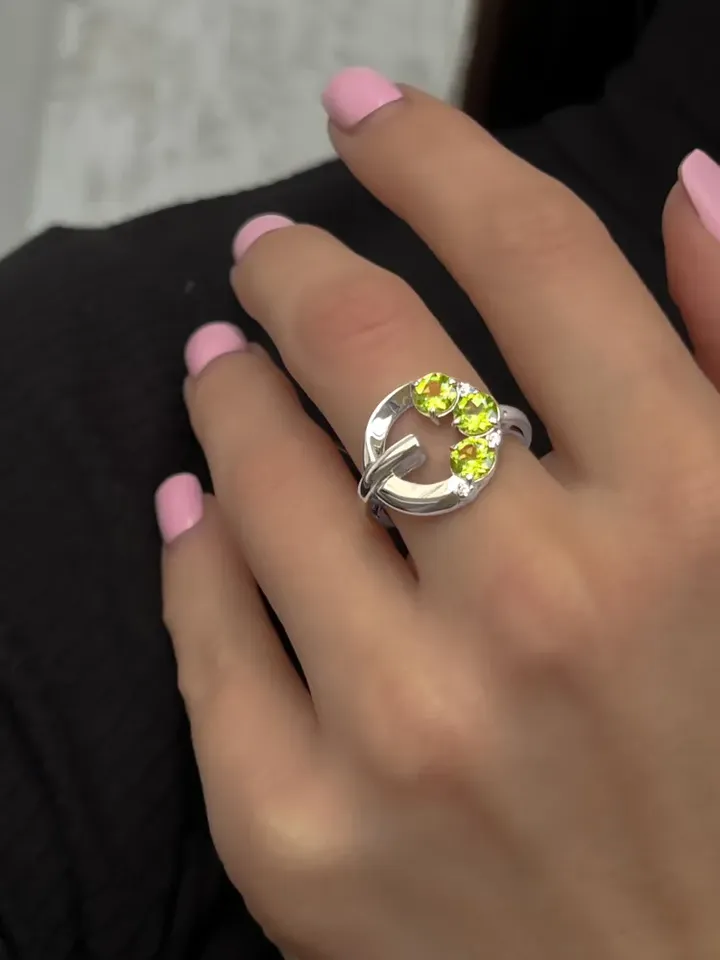 Women's ring silver 925 jewelry with natural chrysolite and cubic zirconia