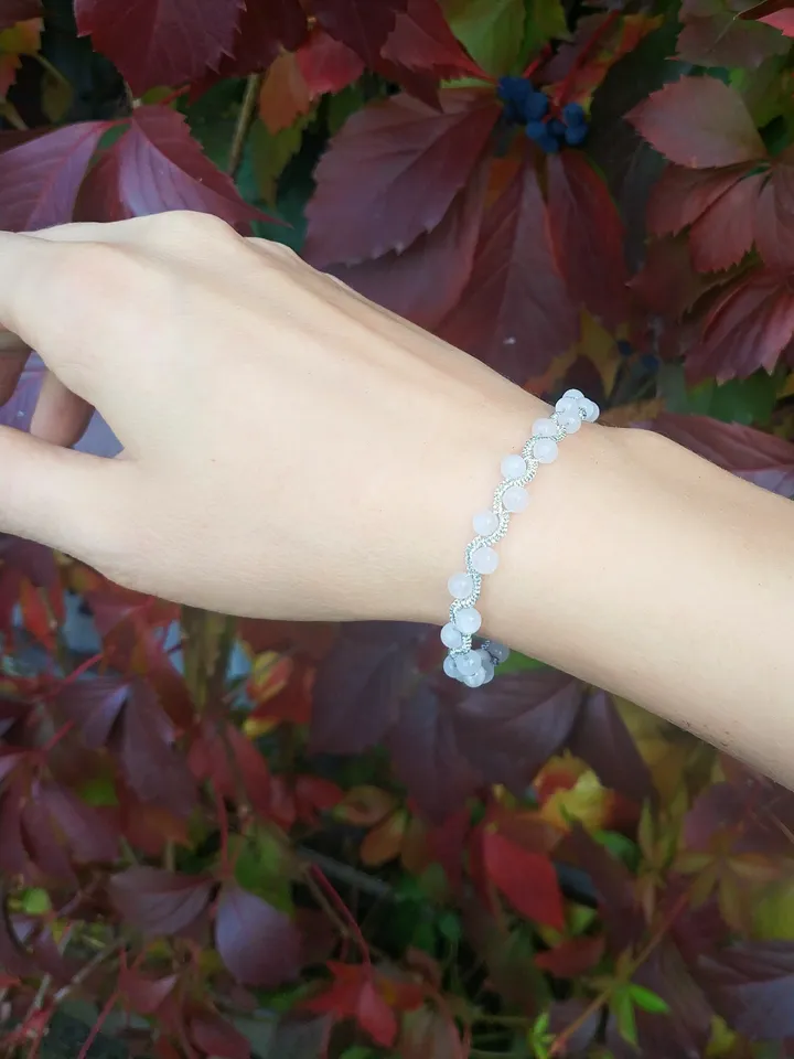 Braided bracelet from metallic thread