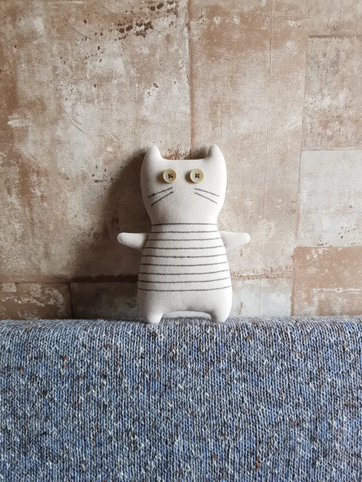 Cat sewing pattern PDF, digital tutorial in english, stuffed animal sewing diy