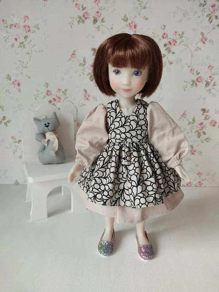 Sewing pattern for Siblies dolls.