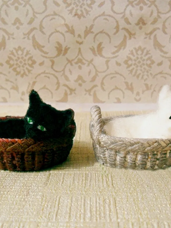 Cat. Cat in a basket dollhouse miniature. Scale 1:12. Puppet miniature.