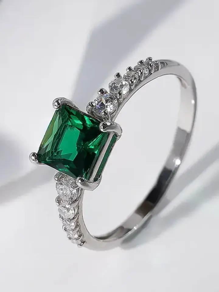 Women's silver 925 ring with emerald